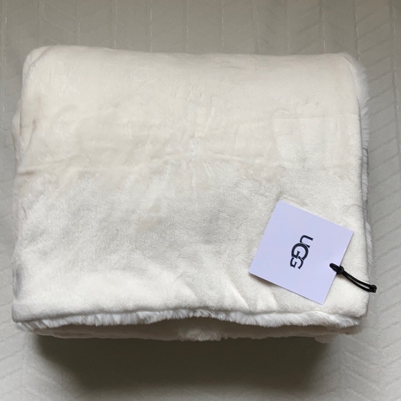 UGG Bedding Ugg Coastline Plush Throw Blanket Poshmark